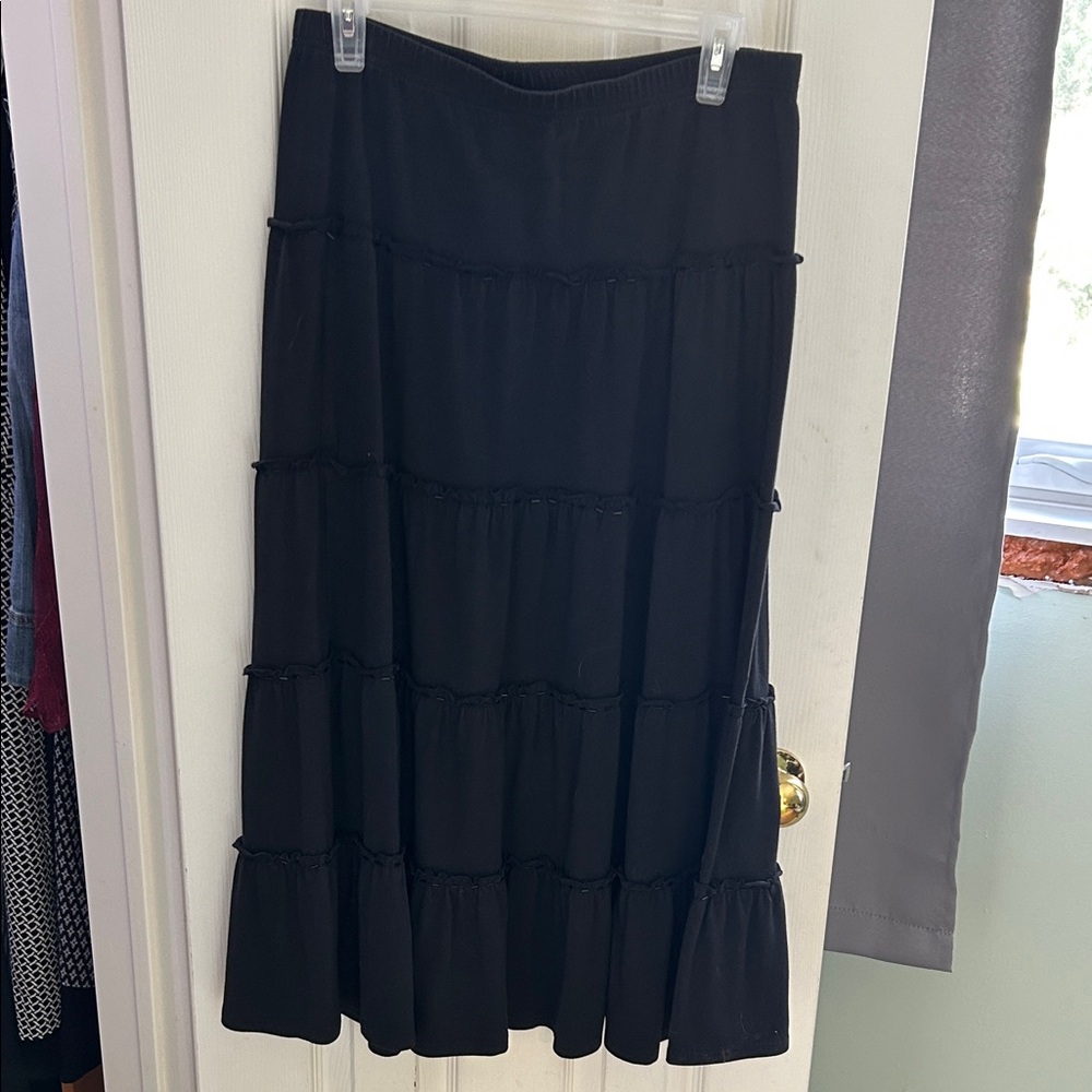 Chic Black Tiered Midi Skirt